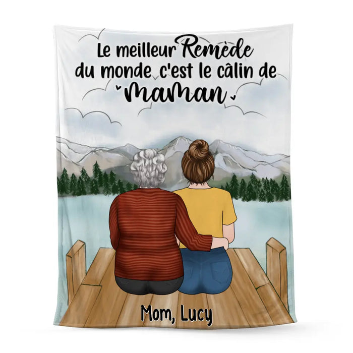 Le Meilleur Remède Du Monde C'est Le Câlin De Maman - Personalized Blanket For Mom, Daughters, Mother's Day