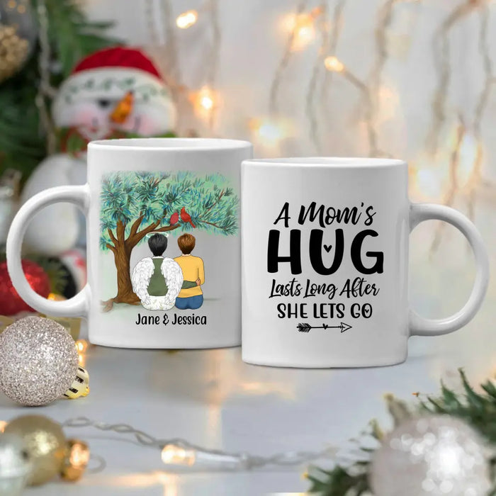 A Mom's Hug Lasts Long After She Lets Go - Personalized Gifts Custom Memorial Mug for Mom, Memorial Gifts