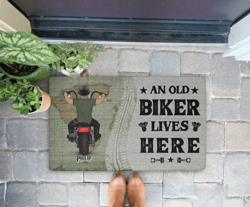 An Old Biker Lives Here - Personalized Gifts Custom Motorcycle Doormat for Him, Motorcycle Lovers